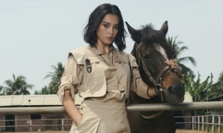 Tiểu Vy hóa quý cô sành điệu bên dàn ngựa nhưng điều cô tiết lộ mới bất ngờ