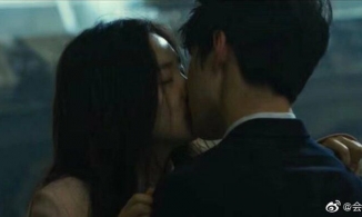 Phim của Oh Sehun và Ngô Thiến cuối cùng cũng lên sóng sau 5 năm chờ chiếu, cảnh hôn của cặp đôi lên top 1 Weibo
