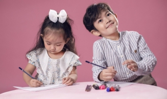 Vẻ ngoài đáng yêu 'sao y bản chính' của 2 nhóc tỳ nhà Khánh Thi - Phan Hiển