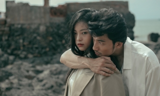 Liên Bỉnh Phát tình tứ ôm bạn diễn làm dấy lên nghi vấn ''phim giả tình thật'  