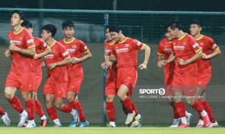 Công Phượng khiến đồng đội không nhịn nổi cười vì cách mặc quần 'không giống ai'