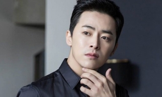Điều ít biết về giáo sư Hospital Playlist Jo Jung Suk: Được miễn nghĩa vụ quân sự vì nhà nghèo,  trở thành 'ông hoàng rom-com' và cuộc hôn nhân mỹ mãn với 'nữ hoàng nhạc phim'