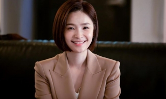 Jeon Mi Do: Từ gương mặt tân binh vụt sáng thành sao nhờ vai giáo sư Song Hwa trong Hospital Playlist