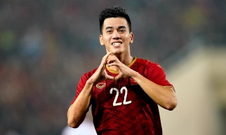 Tiến Linh khen Tiểu Vy đẹp nhất showbiz Việt