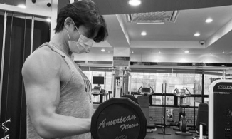 'Yêu tinh' Gong Yoo khoe bắp tay lực lưỡng, netizen chỉ biết thốt lên: 'Nguyện được kẹp trong vòng tay ấy'