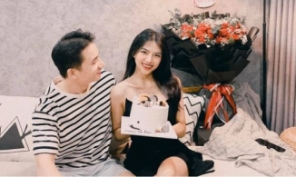 Phan Mạnh Quỳnh làm thơ tặng vợ hotgirl nhân ngày sinh nhật