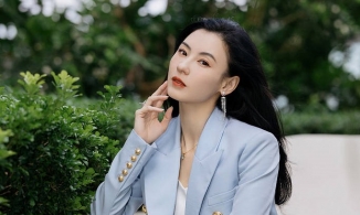 Trương Bá Chi khoe sắc vóc trẻ trung ở tuổi tứ tuần, mái tóc đen mượt là điểm nhấn