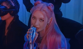 Sunmi nhuộm tóc hồng cá tính trong MV mới 'Go Or Stop?'