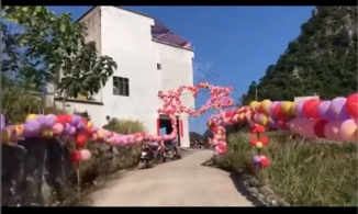 Dân tình rần rần với đám cưới ngập tràn bong bóng giữa rừng núi