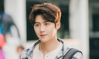 Kim Seon Ho: 'Đóa hoa nở muộn' hay 'bé ngoan dính phốt' của màn ảnh Hàn