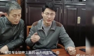 Người đàn ông 51 tuổi đậu đại học, trở thành 'hậu bối' của con trai ở trường