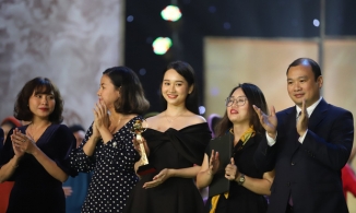 'Mắt Biếc' đoạt giải Bông Sen Vàng, 'Bố Già' của Trấn Thành ẵm 4 giải tại Liên hoan phim Việt Nam