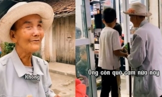 Cảm động cụ ông loà mắt, đi bộ quãng đường dài chỉ để thăm cháu trong chốc lát