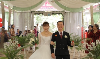 Nữ sinh lớp 10 chinh phục thành công thầy giáo hơn 16 tuổi nhờ 'like dạo'