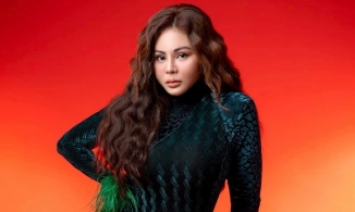 Lên chức bà nội nhưng Lê Giang vẫn diện bodysuit khoe đường cong ở tuổi 50: Quyến rũ hay phản cảm?