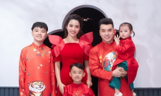 Ưng Hoàng Phúc khoe ảnh Tết gia đình nhưng spotlight chính là vòng 2 của mẹ ba con Kim Cương