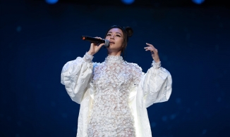 Bùi Lan Hương gây tranh cãi về giọng hát khi trổ tài hát bolero