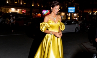 H'Hen Niê diện váy 'màu vàng là nàng công chúa' khi góp mặt trong lễ trao giải Quả bóng vàng 2021