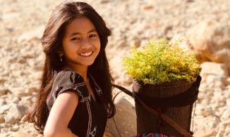 Cô bé Pa Cô 11 tuổi được kỳ vọng là H'Hen Niê tương lai: Catwalk thần sầu, nụ cười tỏa nắng