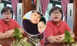 Clip con trai Xuân Bắc khóc lóc xin lỗi mẹ, nhận sai sau vụ mẹ đập điện thoại vì chat 18+