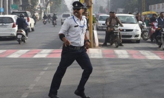 Cảnh sát vừa nhảy như 'Michael Jackson' vừa điều khiển giao thông khiến MXH trầm trồ