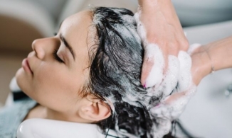 Nên gội đầu vào buổi sáng hay buổi tối? Gội đầu thế nào mới tốt cho sức khỏe?