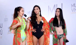 Thí sinh Hoa Hậu Hoàn Vũ VN chiếm quyền host, chất vấn từng thành viên BGK như hỏi thi