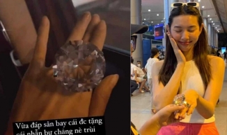 Thùy Tiên được fan cầu hôn bằng nhẫn kim cương 'khủng' ngay tại sân bay