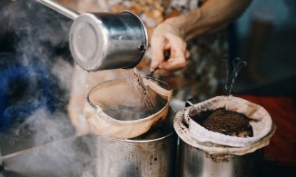 Cà phê vợt, thức cà phê đại diện cho văn hóa đường phố của Sài Gòn xưa