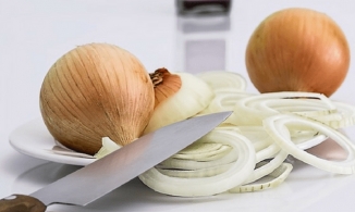 5 mẹo nhỏ đơn giản giúp bạn khử mùi hăng của hành tây trong chốc lát