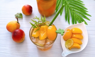 Học mẹ Việt cách làm đào ngâm bất bại, để mấy tháng ăn vẫn giòn