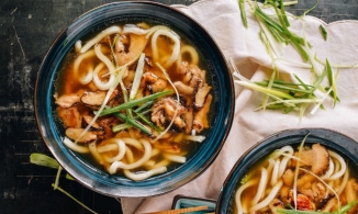 Cách nấu mì Udon gà nấm nhanh gọn, đổi vị cho cả nhà dịp cuối tuần