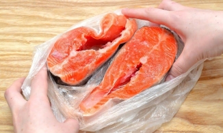 3 cách rã đông cá nhanh mà không lo bị tanh hay nát