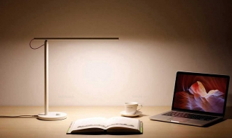 [Tư vấn] Top 10 đèn đọc sách giúp bạn 'cày' truyện đêm mà không nhức mắt