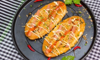 Cách làm bánh mì nướng muối ớt giòn rụm, cay mặn, cực hợp để ăn xế