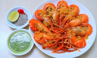 Cách làm tôm sốt bơ tỏi đơn giản mà hương vị chẳng kém gì ngoài hàng