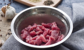 Đừng ướp mắm muối, đây là mẹo ướp thịt bò ngon chuẩn chỉnh để thịt mềm ngọt như đầu bếp nấu