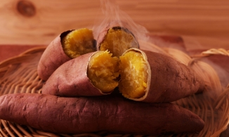 Luộc khoai lang bằng nồi xưa lắm rồi, hấp khoai lang thế này mới khiến khoai bở tung, ngon ngọt