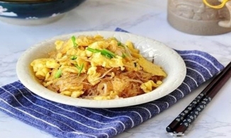 Cách làm miến xào trứng cực nhanh, nấu 10 phút là có bữa sáng ngon lành