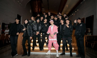 Bộ sưu tập đồ màu hồng “cực ngầu” của Binz