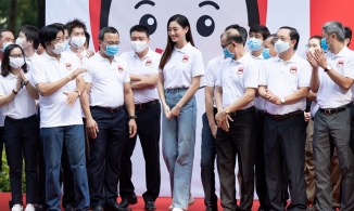 Ngắm Hoa hậu Lương Thùy Linh diện quần jeans khoe chân dài thẳng tắp - nắm ngay những bí quyết diện jeans đẹp sau đây