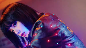 Ngắm Lisa BLACKPINK “cân” hết các loại trang phục nam khó mặc