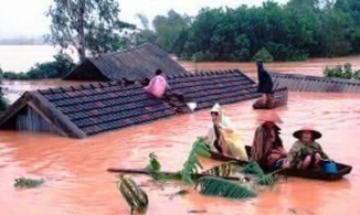 Trấn Thành quyên góp được hơn 8 tỷ, đưa Thủy Tiên 5 tỷ cứu trợ miền Trung