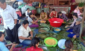 Bà con Đăk Lăk nấu 2000 đòn bánh tét gửi cứu trợ miền Trung