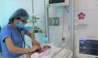 Khởi tố người mẹ vứt bỏ con sơ sinh ngoài nắng 40 độ C khiến con tử vong