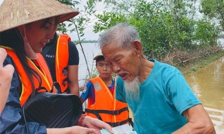 Nhà hảo tâm chuyển cho Thủy Tiên 300 triệu ủng hộ sau đó xin lại vì nhầm