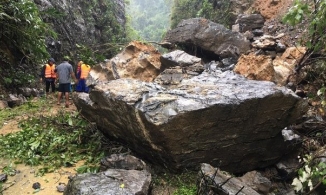 Lại thêm vụ sạt lở đất ở Quảng Bình: 1 người chết, 3 người mất tích