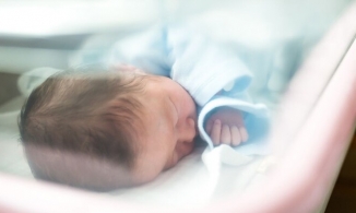 Em bé 4 tháng tuổi bị bỏ rơi vì nhiễm Covid-19