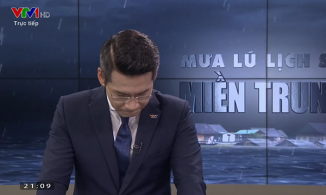 Bản tin thời sự VTV bị gián đoạn khi nam BTV liên tục dừng lại để khóc