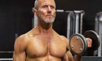 Giảm 25kg, chủ tiệm pizza gây bất ngờ với ngoại hình na ná Hugh Jackman